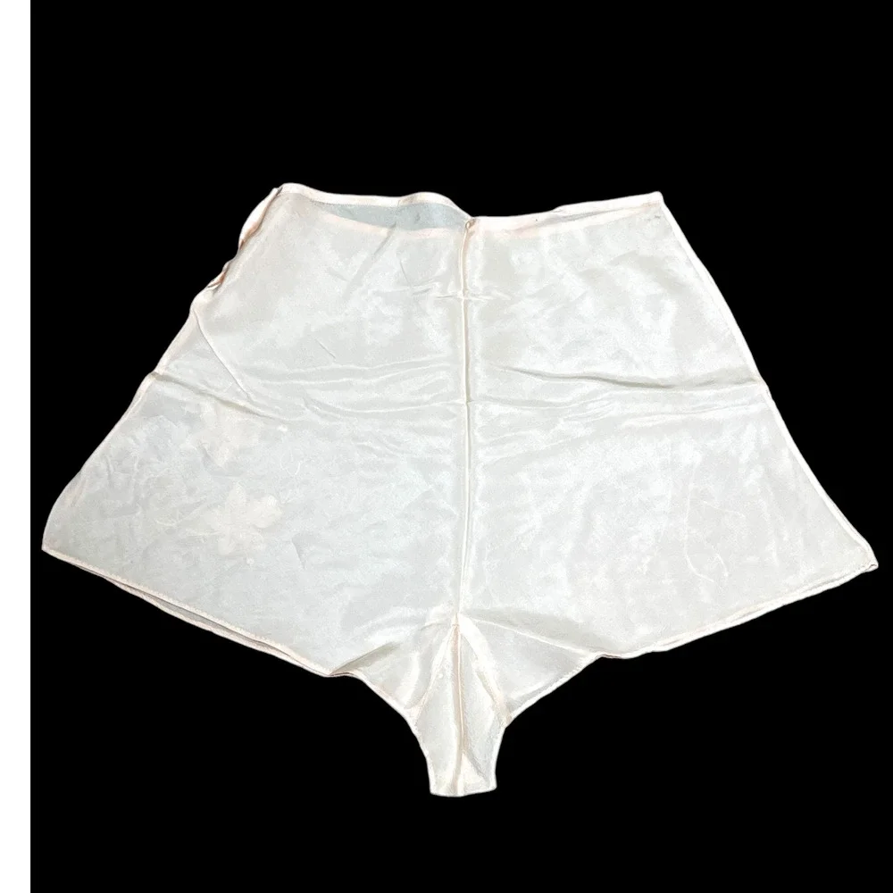 Vintage Womens Tap Pants Embroidered Floral Applique Delicate Silk Pale Pink - Picture 4 of 4